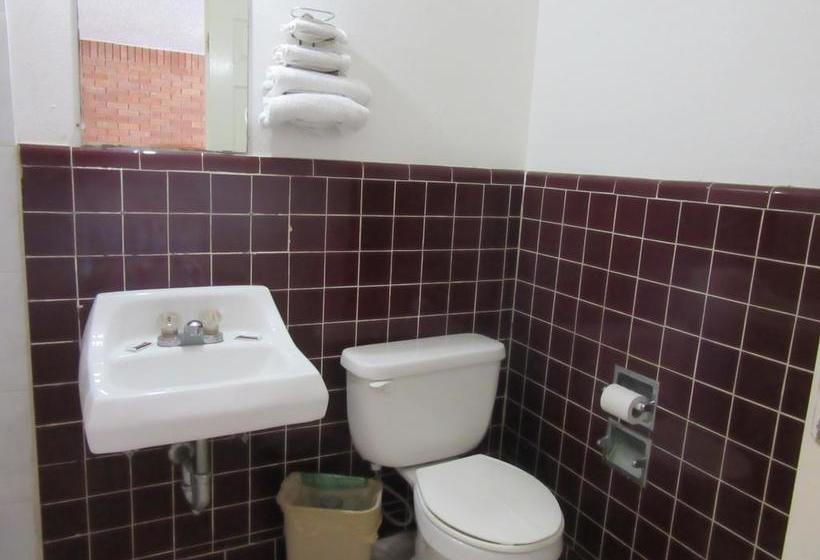 فندق على الطريق Relax Inn Tyler