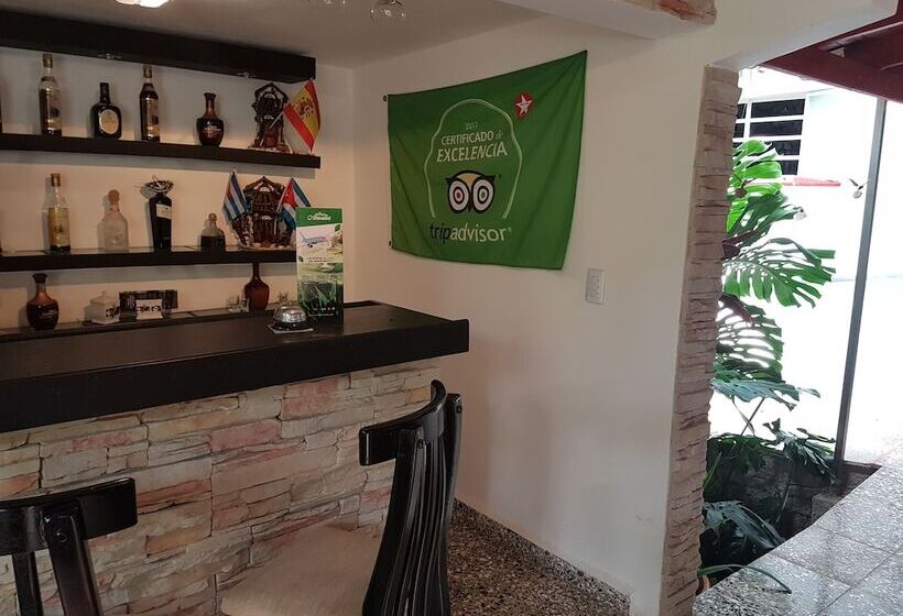 تختخواب و صبحانه Hostal Doña Amalia Cuba