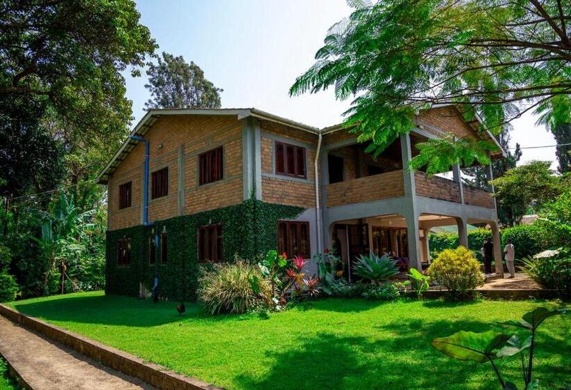 تختخواب و صبحانه The Family Farm