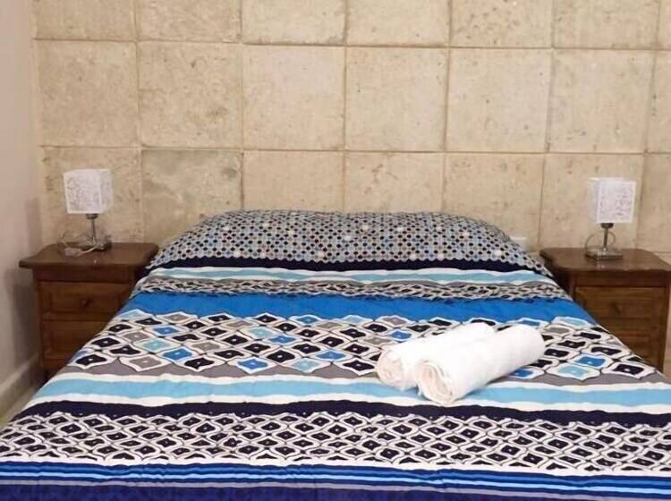 Hostal V&b