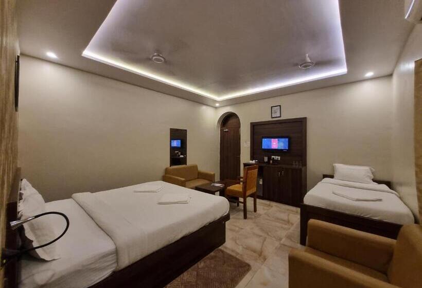 فندق Aditi Inn
