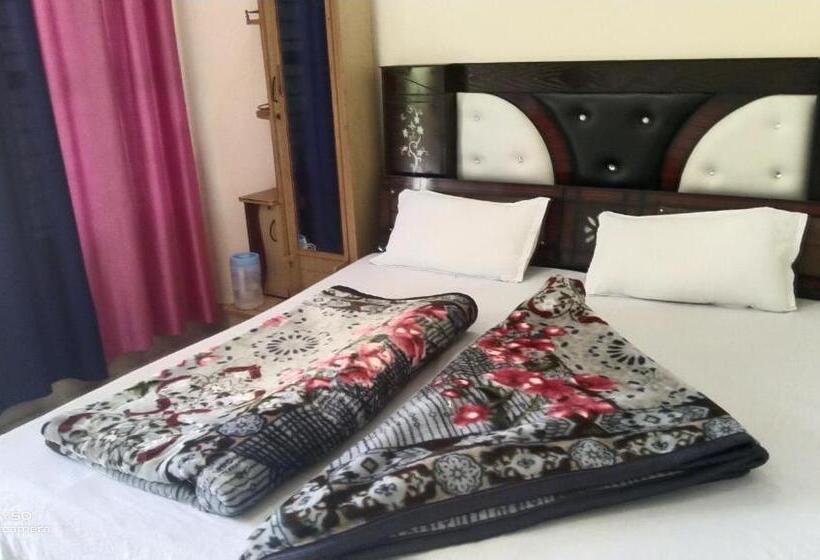ホテル Om Som Home Stay Hill View Yamunotri Road