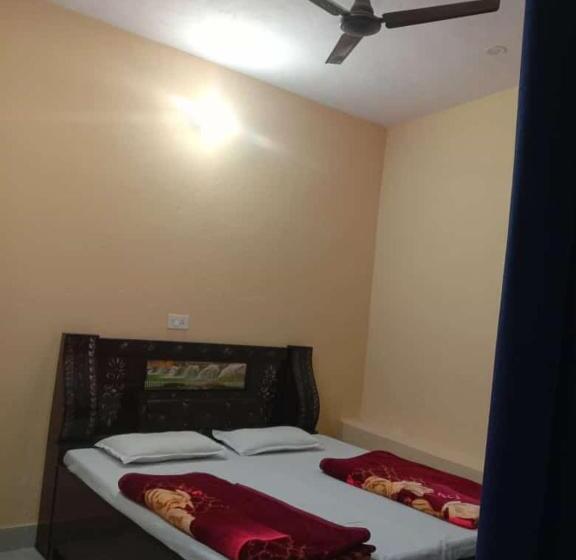 ホテル Om Som Home Stay Hill View Yamunotri Road