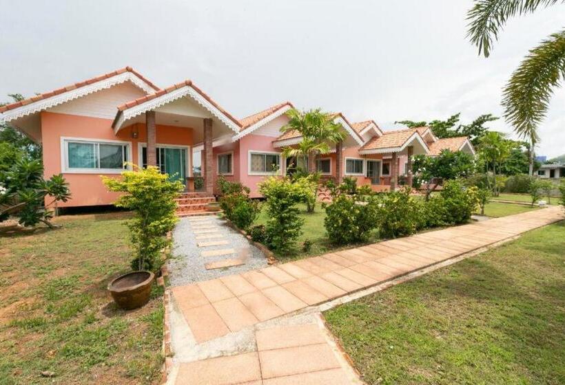 בית מלון כפרי Oyo 949 Sansuk Resort Paknampran