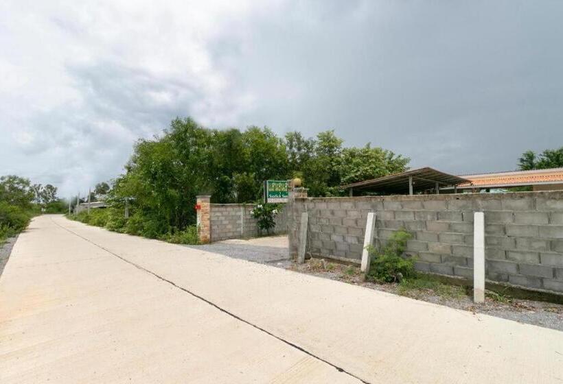 בית מלון כפרי Oyo 949 Sansuk Resort Paknampran