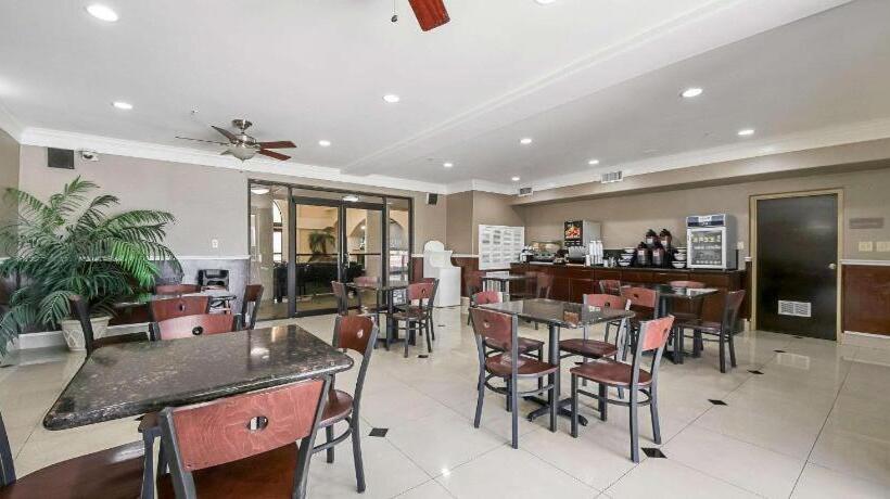 هتل Quality Inn Kingsville Hwy 77