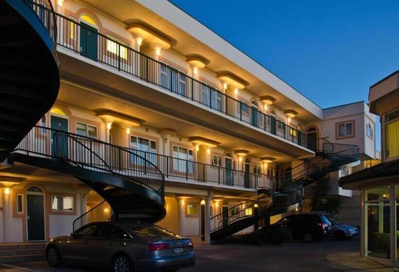 Beach Front Motel