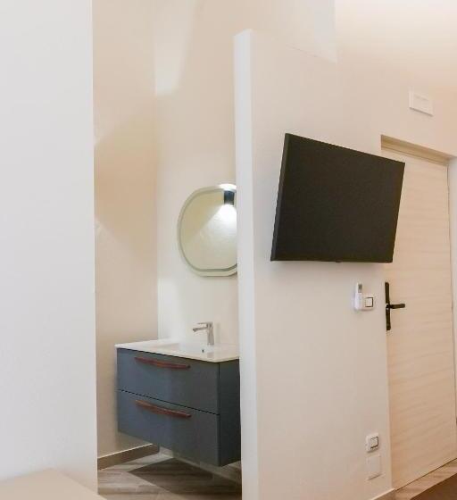 تختخواب و صبحانه Rooftop Parthenopeo Contemporary Rooms