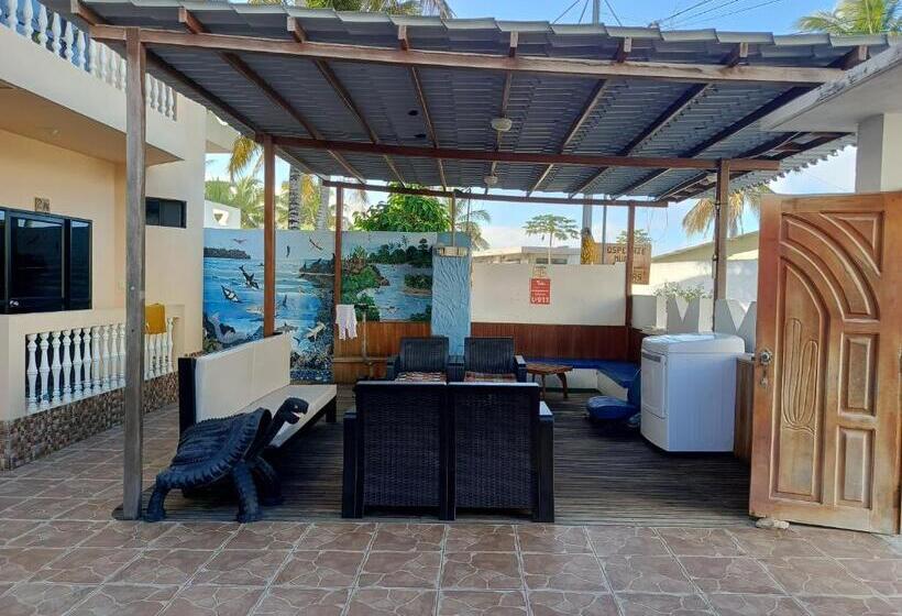 هتل Hostal Los Cactus