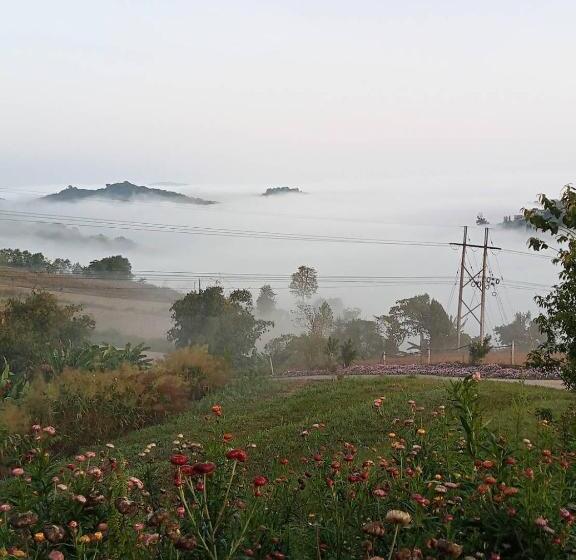 هتل Rai Saeng Tawan At Phu Thap Buek