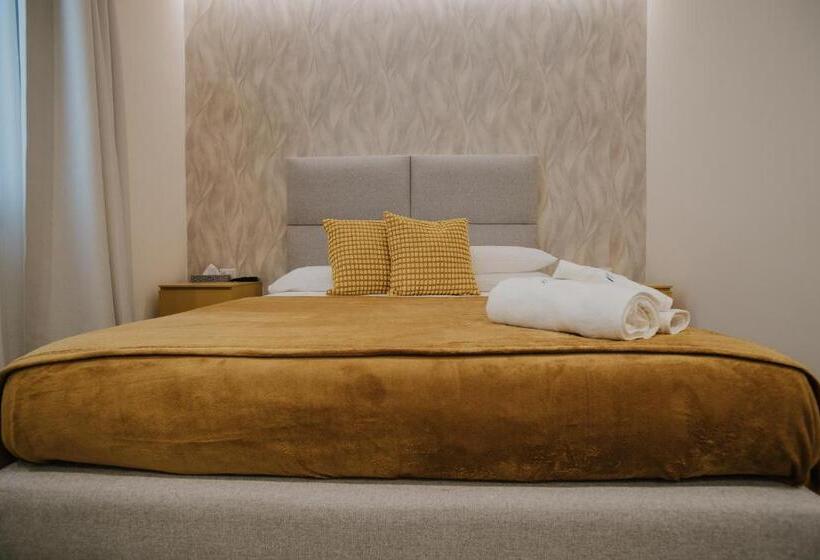 تختخواب و صبحانه Marcone Luxury Rooms   Il Giardino Di Pietra