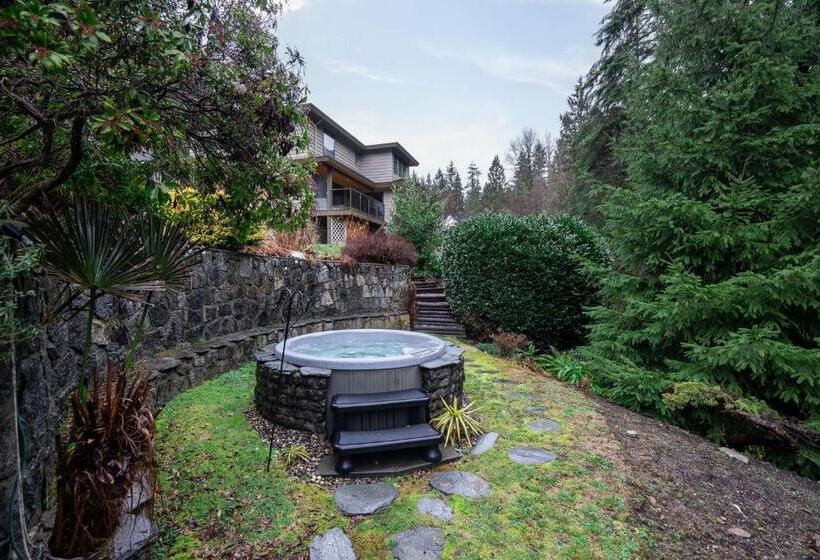 تختخواب و صبحانه North Vancouver Lynn Valley Two Bedrooms Suite