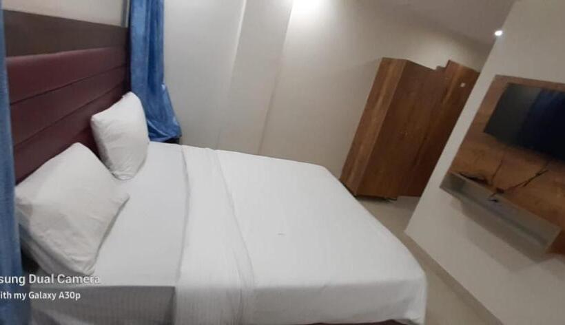 Bed and Breakfast R K Stay & Palace Near Ram Lalla Temple   800 Meter Ayodhya