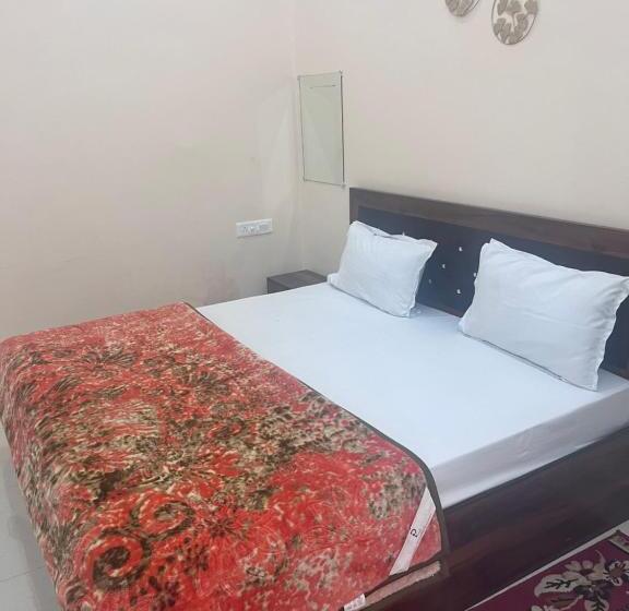 Bed and Breakfast R K Stay & Palace Near Ram Lalla Temple   800 Meter Ayodhya