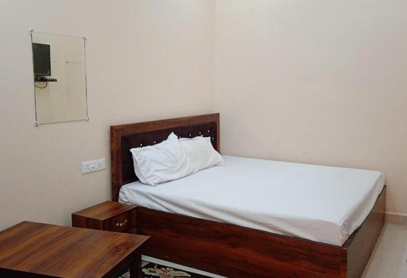 Bed and Breakfast R K Stay & Palace Near Ram Lalla Temple   800 Meter Ayodhya
