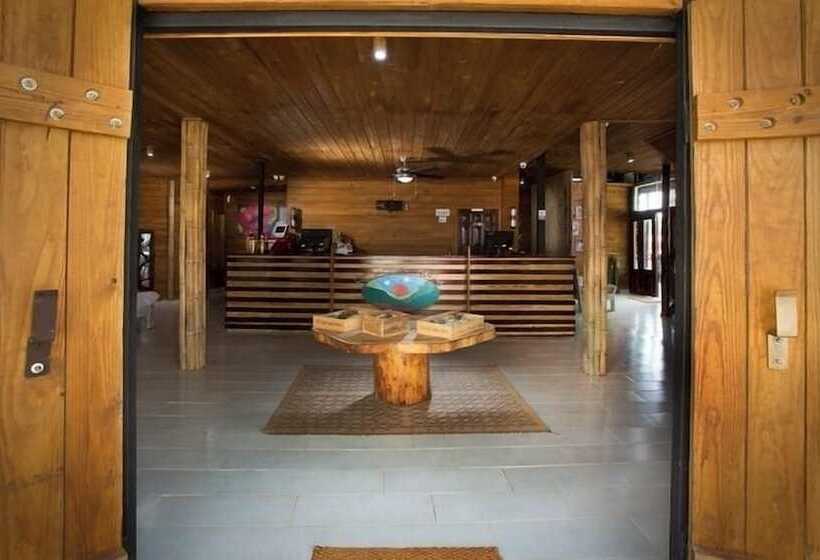 هتل Helpa Eco Cabins