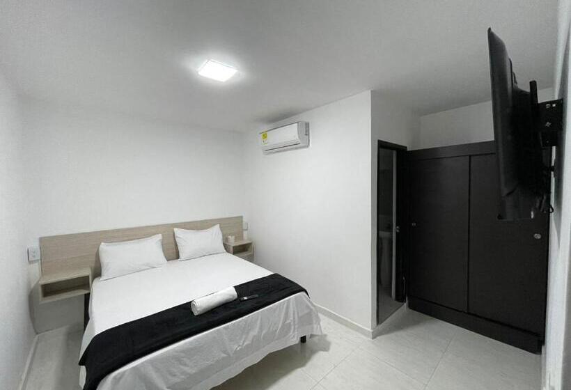 هتل Valencia Gold