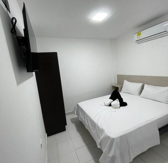 هتل Valencia Gold