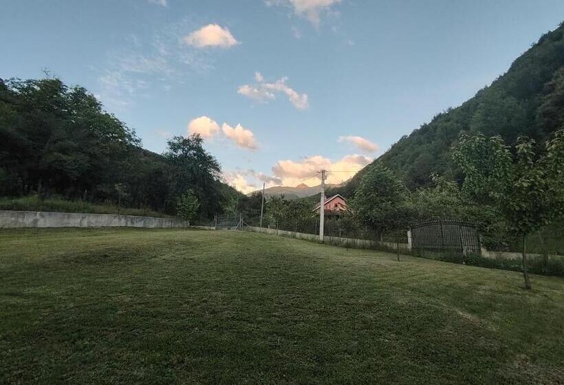 پانسیون Brvnara Pojata Bungalovi