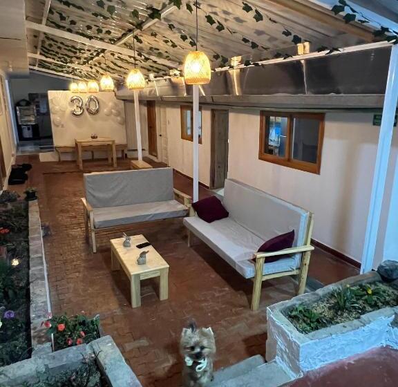 פנסיון Güicani Hostel
