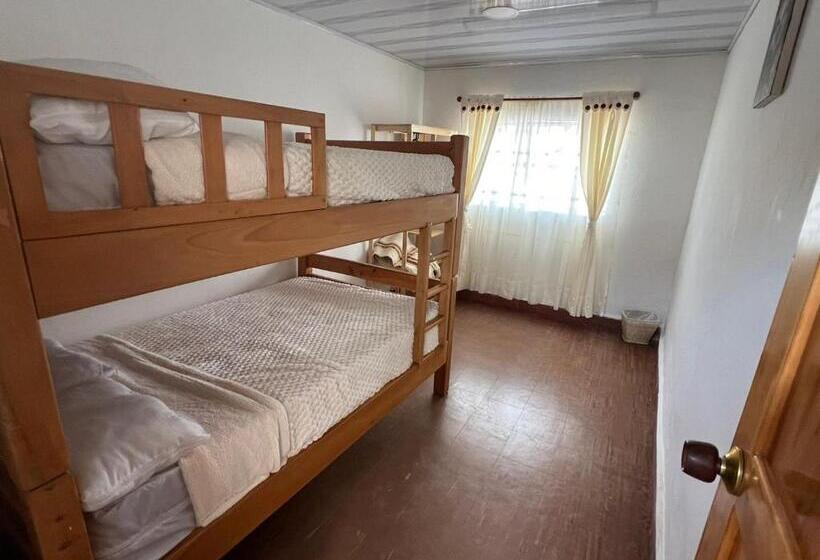 פנסיון Güicani Hostel