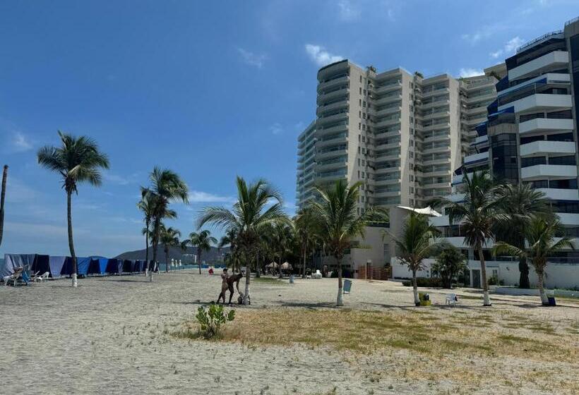 Suite Lujosa Con Jacuzzi Piso 14 Vista Al Mar