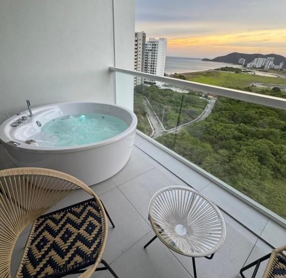 Suite Lujosa Con Jacuzzi Piso 14 Vista Al Mar