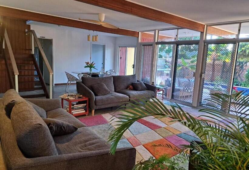 Bed and Breakfast Brisbane 1960s Pool House