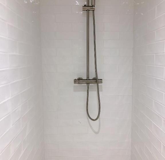 住宿加早餐  Chambre D Hotes Lou Viradis