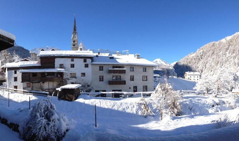 住宿加早餐  Chasa Jaro