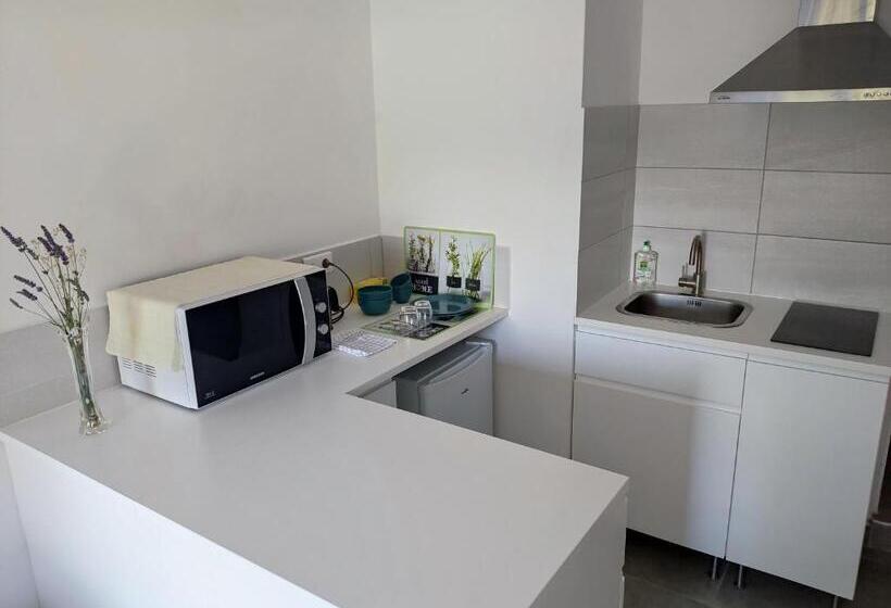 تختخواب و صبحانه Studio With Terrace