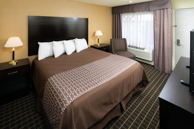 호텔 Guestplace Inn & Suites