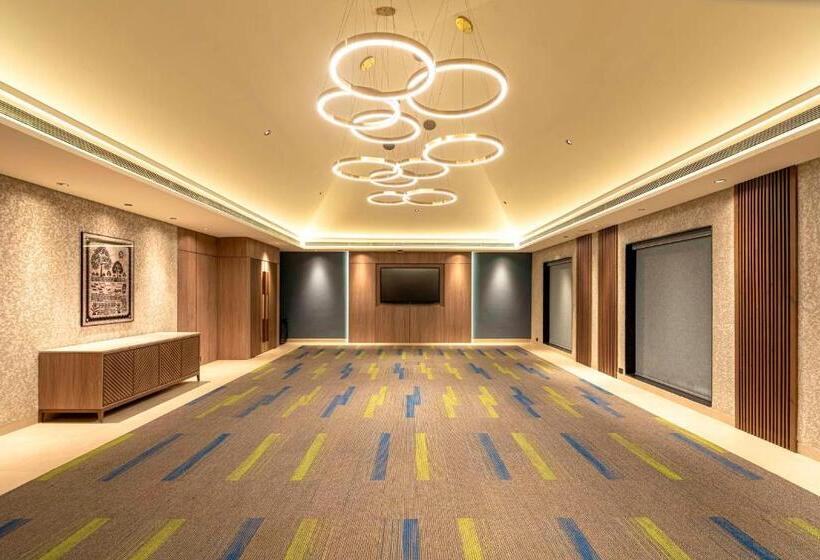 בית מלון כפרי Radisson Resort Hatgad Saputara