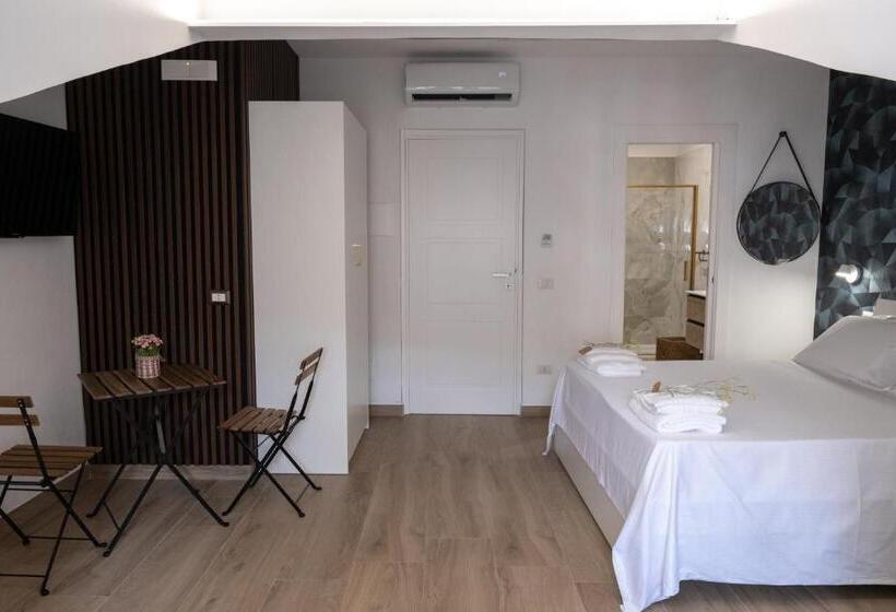 پانسیون Coraline Deluxe Rooms