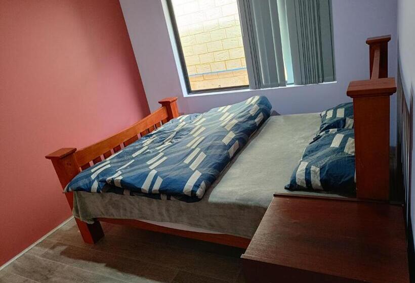פנסיון Ensuite Large Furnished Room