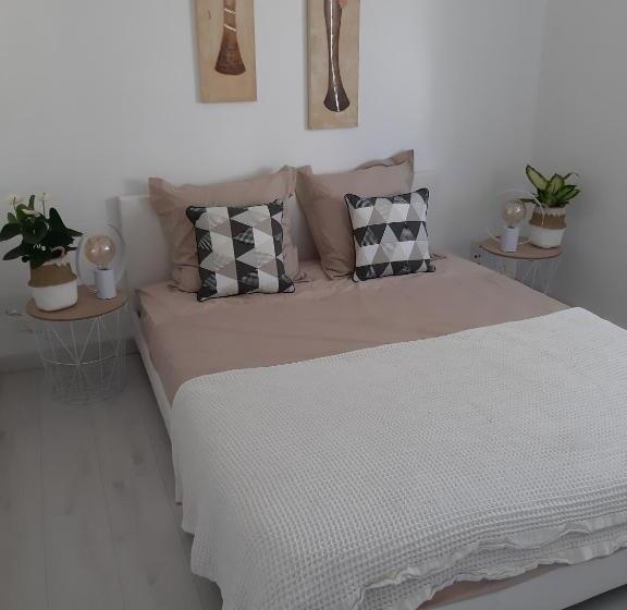 ベッドアンドブレックファースト La Casita Sérignanaise