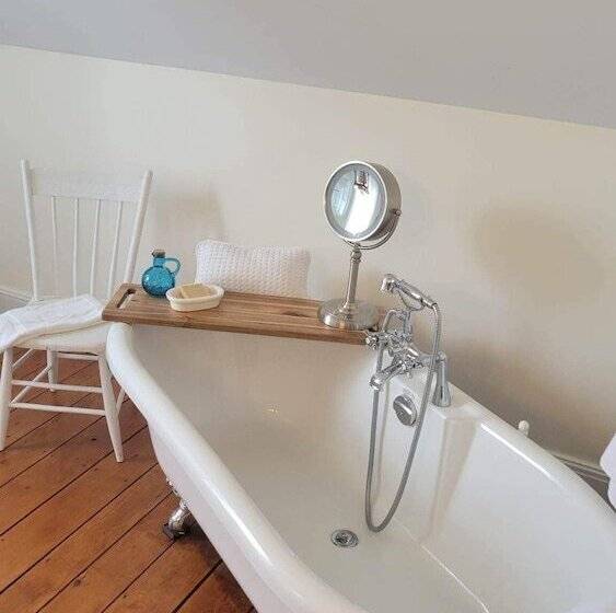 Clinton Pond Bed And Breakfast