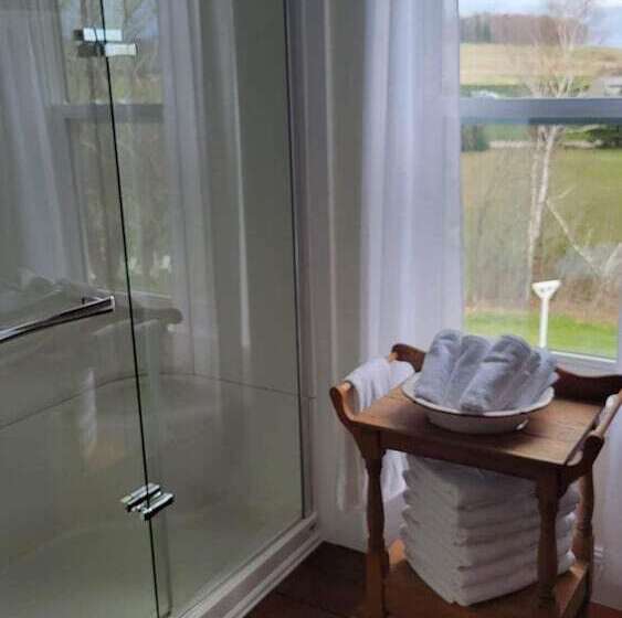 Clinton Pond Bed And Breakfast