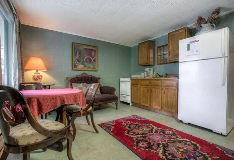 Cottage Place On Squam Lake   Suites