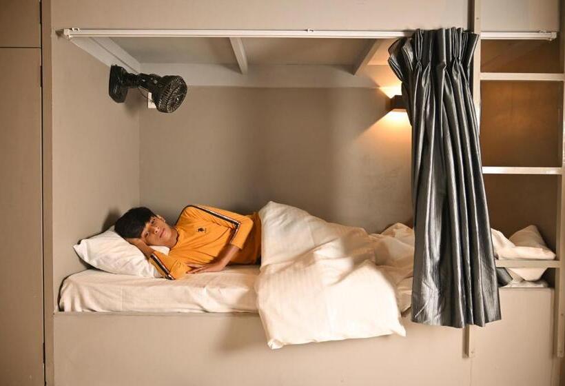 Капсульный Oтель Bed & Bread Dormitory