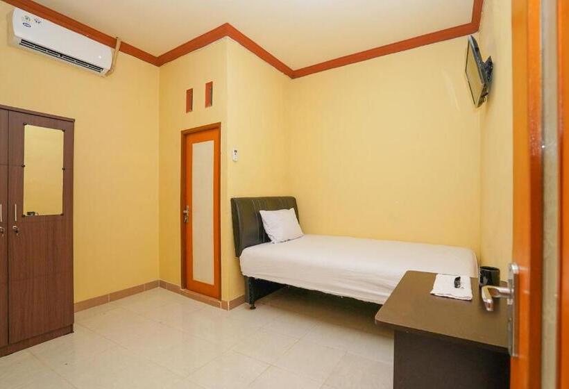 ホテル Oyo Life 2619 Kost Keluarga Cemara