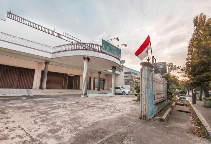 هتل Oyo Life 3047 Gita Kencana