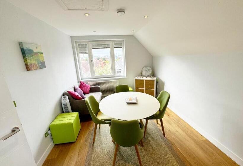 بنسيون 4 Spicer Road