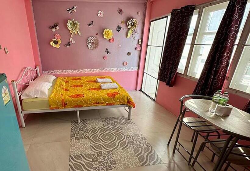 تختخواب و صبحانه Sea View Jomtien Guest House