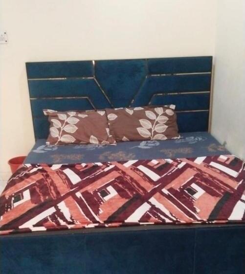 酒店 Goroomgo Kunj Residency Mathura Near Bus Stand Parking Facility & Restrurant