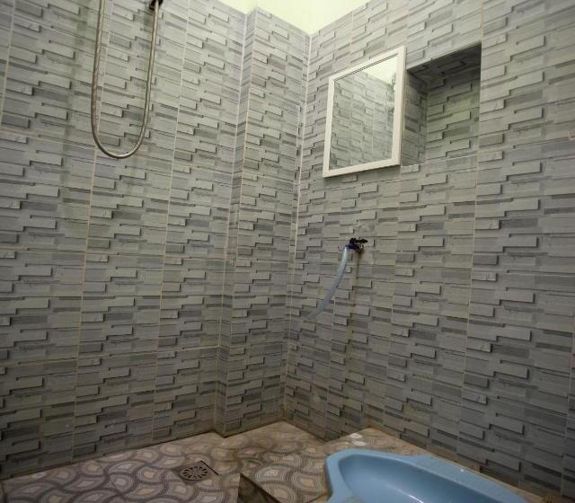 ホテル Spot On 93943 Sakinah Homestay Bromo Syariah