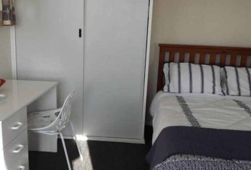 تختخواب و صبحانه Airport Silver Fern Accommodation