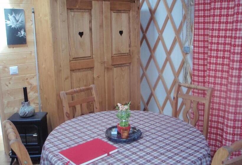مبيت وإفطار Les Gîtes Du Cairn