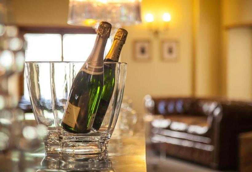 فندق Hôtel Les Vieux Toits