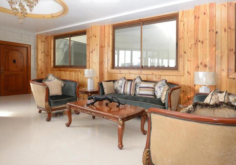 Paragon Hotel And Suites